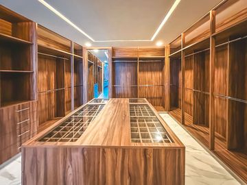 CASA EN VENTA EN LOMAS DE ANGELÓPOLIS II. PARQUE BRUSELAS.