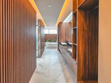 CASA EN VENTA EN LOMAS DE ANGELÓPOLIS II. PARQUE BRUSELAS.
