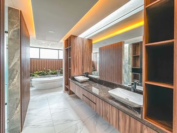 CASA EN VENTA EN LOMAS DE ANGELÓPOLIS II. PARQUE BRUSELAS.