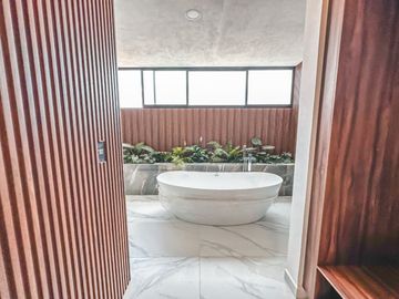 CASA EN VENTA EN LOMAS DE ANGELÓPOLIS II. PARQUE BRUSELAS.