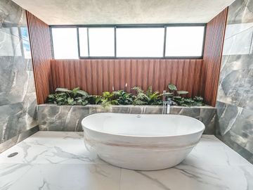 CASA EN VENTA EN LOMAS DE ANGELÓPOLIS II. PARQUE BRUSELAS.