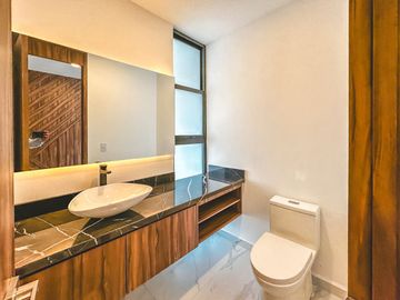 CASA EN VENTA EN LOMAS DE ANGELÓPOLIS II. PARQUE BRUSELAS.