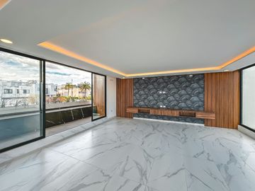 CASA EN VENTA EN LOMAS DE ANGELÓPOLIS II. PARQUE BRUSELAS.