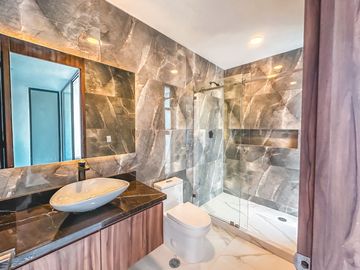 CASA EN VENTA EN LOMAS DE ANGELÓPOLIS II. PARQUE BRUSELAS.