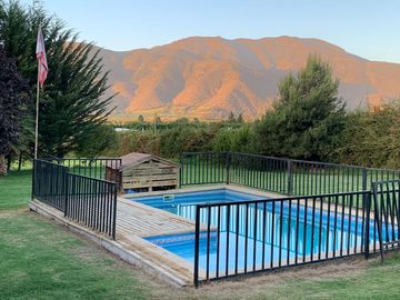 Invierte en felicidad: Venta de parcela en Los Manantiales de Melipilla  con piscina lista para disfrutar en familia.