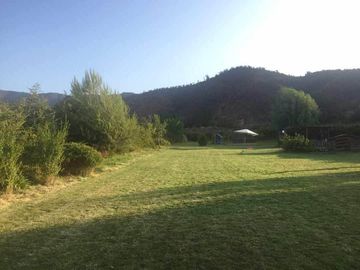 Invierte en felicidad: Venta de parcela en Los Manantiales de Melipilla  con piscina lista para disfrutar en familia.