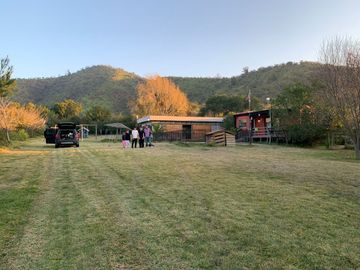 Invierte en felicidad: Venta de parcela en Los Manantiales de Melipilla  con piscina lista para disfrutar en familia.