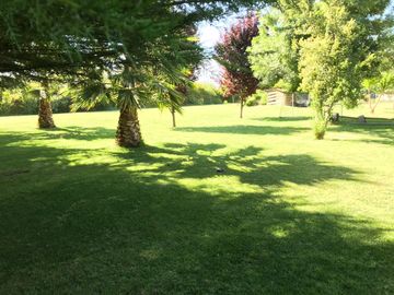 Invierte en felicidad: Venta de parcela en Los Manantiales de Melipilla  con piscina lista para disfrutar en familia.