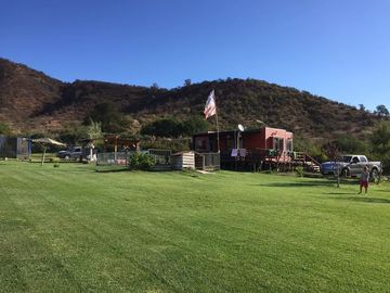 Invierte en felicidad: Venta de parcela en Los Manantiales de Melipilla  con piscina lista para disfrutar en familia.