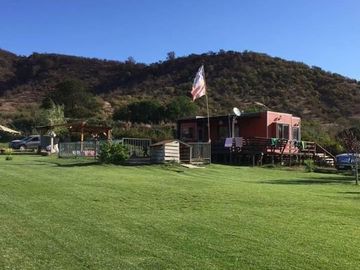 Invierte en felicidad: Venta de parcela en Los Manantiales de Melipilla  con piscina lista para disfrutar en familia.