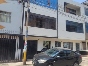 Casa en venta en S.J.L -  Las Flores