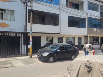 Casa en venta en S.J.L -  Las Flores