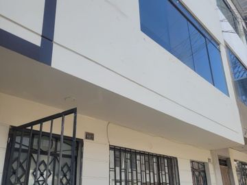 Casa en venta en S.J.L -  Las Flores