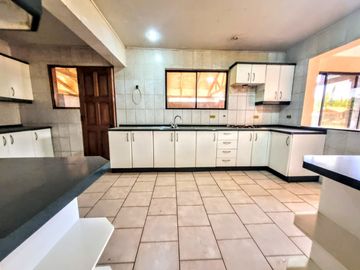 Oportunidad! Gran Casa Sólida 5d/4b Condominio Pr2 Lonquén