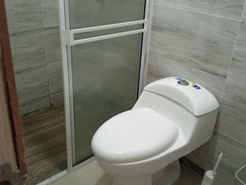 VENDO CASA 3 PLANTAS INDEPENDIENTES , CIUDAD 2000, CALI