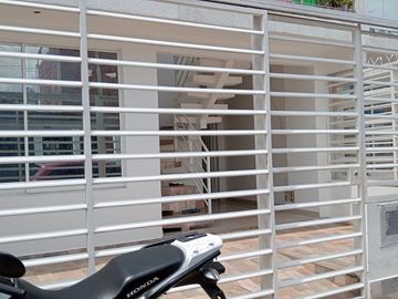 VENDO CASA 3 PLANTAS INDEPENDIENTES , CIUDAD 2000, CALI