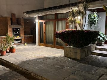 Venta casa en Urb. La Fontana, La Molina (Limite con Camacho y Golf Los Inkas)
