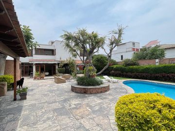 Venta casa en Urb. La Fontana, La Molina (Limite con Camacho y Golf Los Inkas)