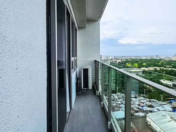 Newly Renovated 2 Bedroom Condo with Balcony for Sale in Cebu IT Park