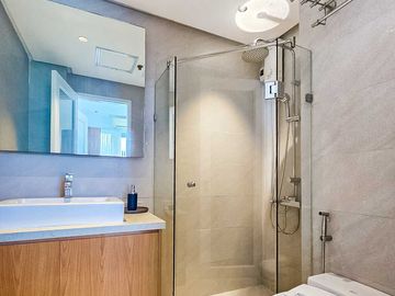 Newly Renovated 2 Bedroom Condo with Balcony for Sale in Cebu IT Park