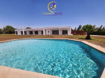 Excelente Parcela Ubicada Condominio Santa Luisa de Los Ingleses en Chicureo, Colina .-