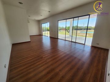 Excelente Parcela Ubicada Condominio Santa Luisa de Los Ingleses en Chicureo, Colina .-
