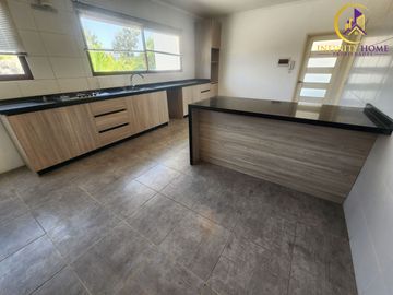 Excelente Parcela Ubicada Condominio Santa Luisa de Los Ingleses en Chicureo, Colina .-