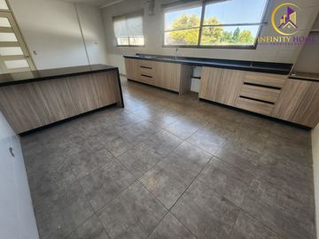 Excelente Parcela Ubicada Condominio Santa Luisa de Los Ingleses en Chicureo, Colina .-