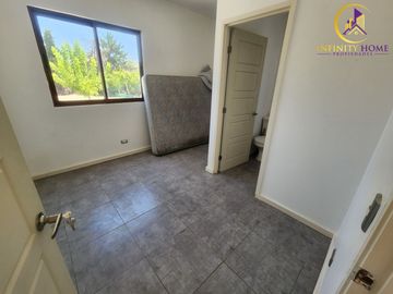 Excelente Parcela Ubicada Condominio Santa Luisa de Los Ingleses en Chicureo, Colina .-