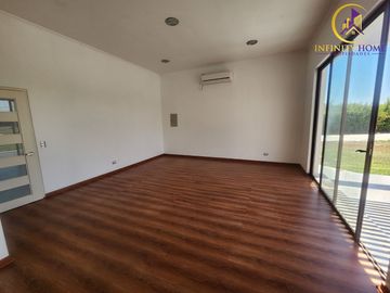 Excelente Parcela Ubicada Condominio Santa Luisa de Los Ingleses en Chicureo, Colina .-