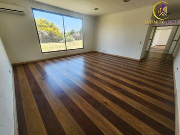 Excelente Parcela Ubicada Condominio Santa Luisa de Los Ingleses en Chicureo, Colina .-