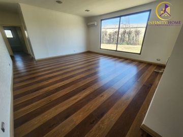 Excelente Parcela Ubicada Condominio Santa Luisa de Los Ingleses en Chicureo, Colina .-