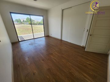 Excelente Parcela Ubicada Condominio Santa Luisa de Los Ingleses en Chicureo, Colina .-