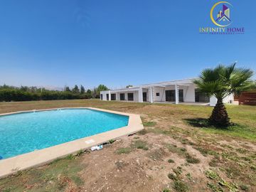 Excelente Parcela Ubicada Condominio Santa Luisa de Los Ingleses en Chicureo, Colina .-