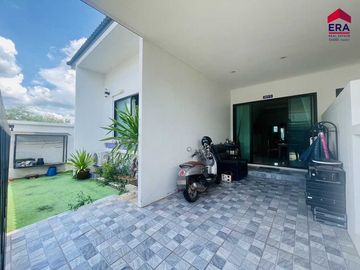 semi-detached house for sale Near Seven Tha Thong, 180 sq m, Surat Thani