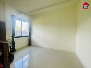 semi-detached house for sale Near Seven Tha Thong, 180 sq m, Surat Thani
