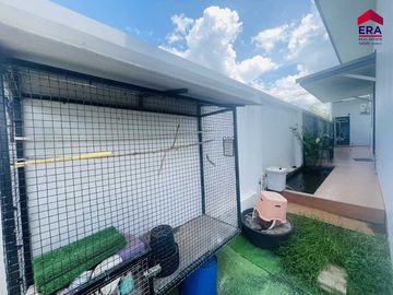 semi-detached house for sale Near Seven Tha Thong, 180 sq m, Surat Thani