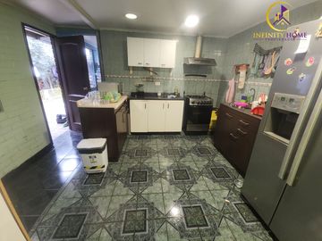 Excelente Casa en AV. Domingo Santa María Muy Amplia