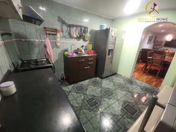 Excelente Casa en AV. Domingo Santa María Muy Amplia
