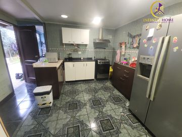 Excelente Casa en AV. Domingo Santa María Muy Amplia