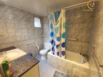 Excelente Casa en AV. Domingo Santa María Muy Amplia