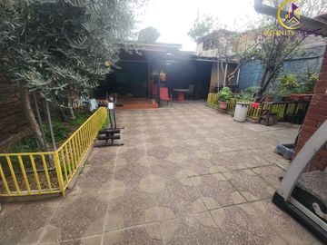 Excelente Casa en AV. Domingo Santa María Muy Amplia