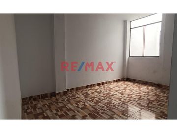 Venta De Departamento En San Martín De Porres: 5 Dormitorios, Cerca A Transporte Y Servicios