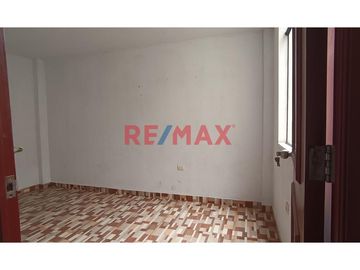 Venta De Departamento En San Martín De Porres: 5 Dormitorios, Cerca A Transporte Y Servicios