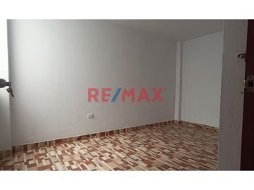 Venta De Departamento En San Martín De Porres: 5 Dormitorios, Cerca A Transporte Y Servicios