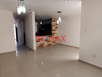 Alquilo Casa En Urb. Laguna Del Chipe // ID: 1121506