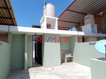 Alquilo Casa En Urb. Laguna Del Chipe // ID: 1121506