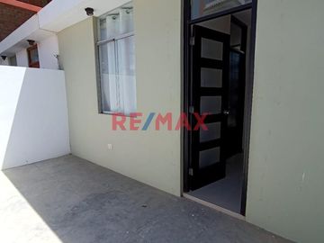 Alquilo Casa En Urb. Laguna Del Chipe // ID: 1121506