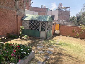 ¡CASA AMPLIA EN VENTA EN LA EXCLUSIVA AVENIDA EJÉRCITO, AREQUIPA!