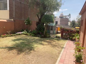 ¡CASA AMPLIA EN VENTA EN LA EXCLUSIVA AVENIDA EJÉRCITO, AREQUIPA!